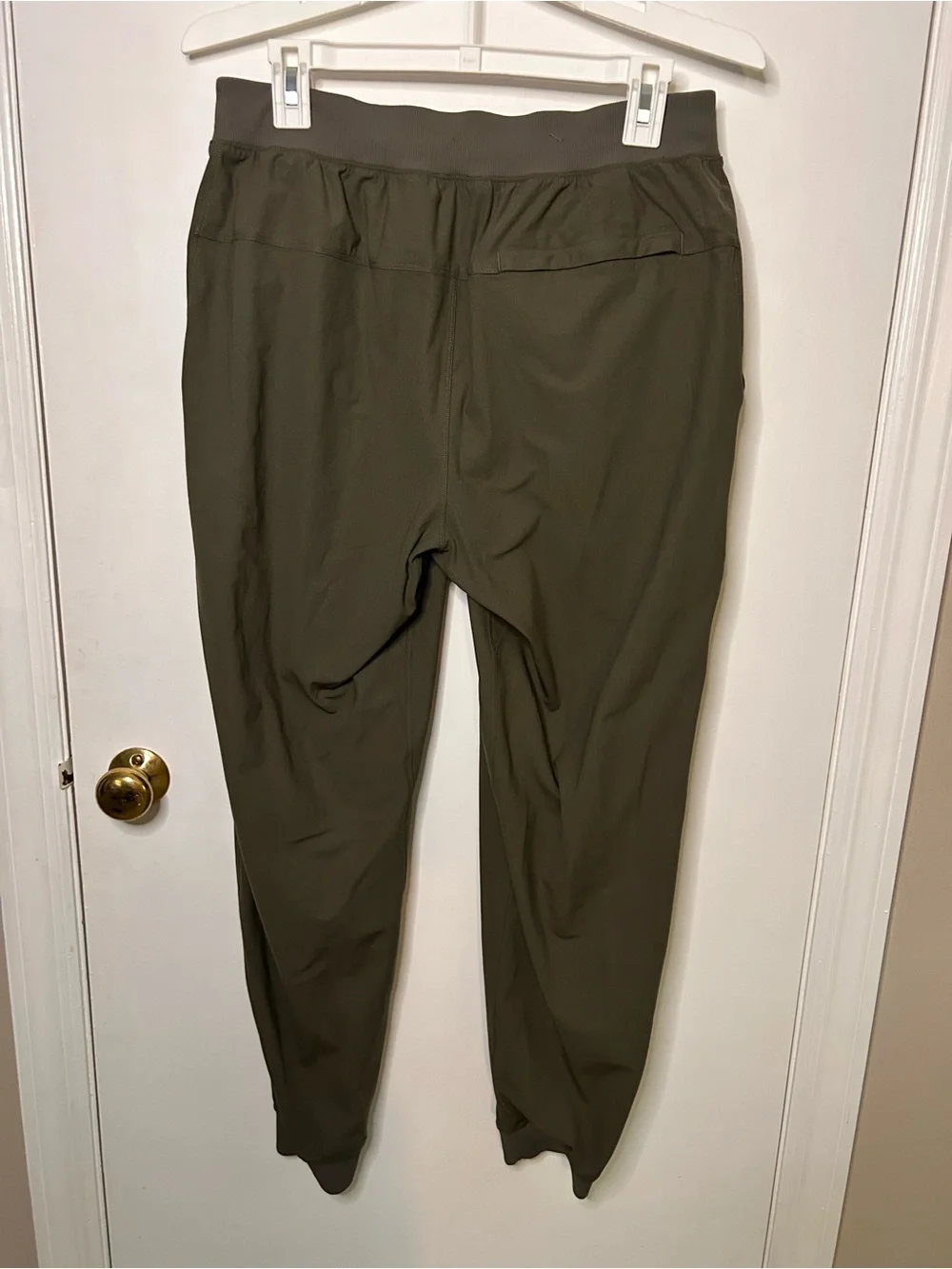 LULULEMON ABC WARPSTREME JOGGERS IN ARMY GREEN SIZE MEDIUM